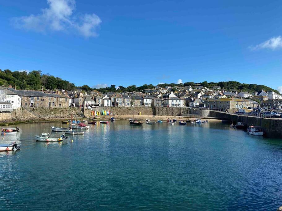 Seagulls Cottage, Touching Distance From Beach Mousehole Exteriör bild