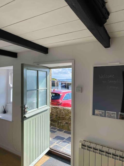 Seagulls Cottage, Touching Distance From Beach Mousehole Exteriör bild